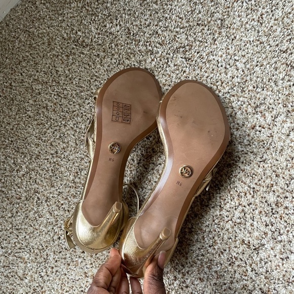 Michael Kors  Pale Gold Star Applique metallic leather Heels Size 9 NWOT - Picture 9 of 10